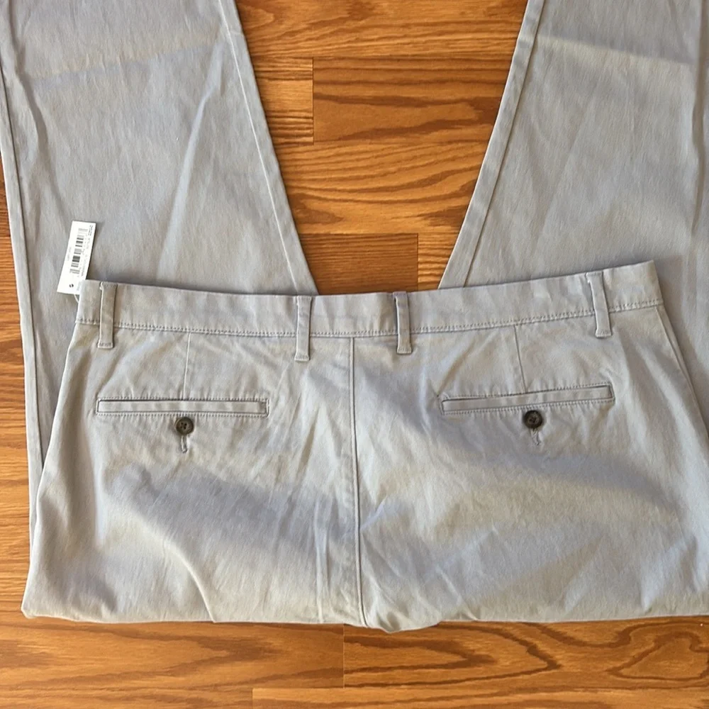 NEW Amazon Essentials Flat Front Chinos‎ Khakis Sz 38 Waist/30 Length Light Grey